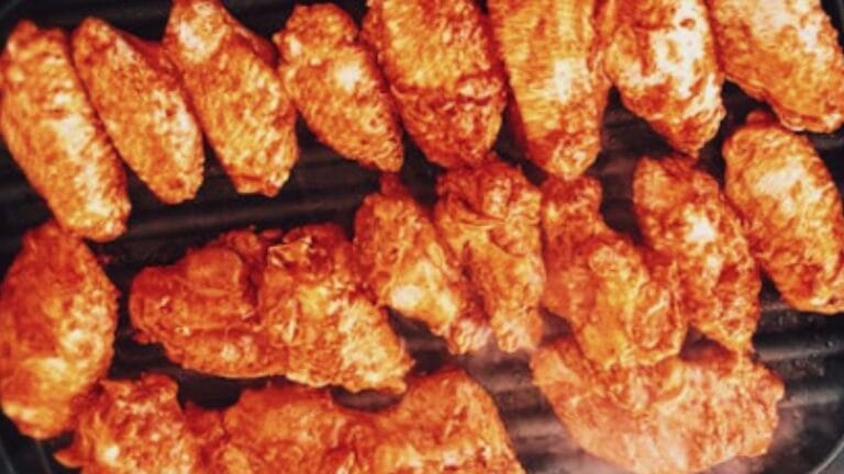 Juicy and crispy tandoori chicken wings served with lemon and spices